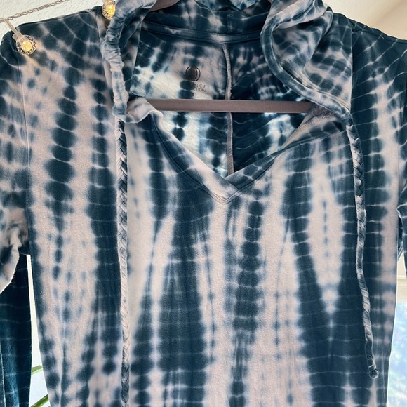 Balance collection pullover ✨ - Picture 2 of 5